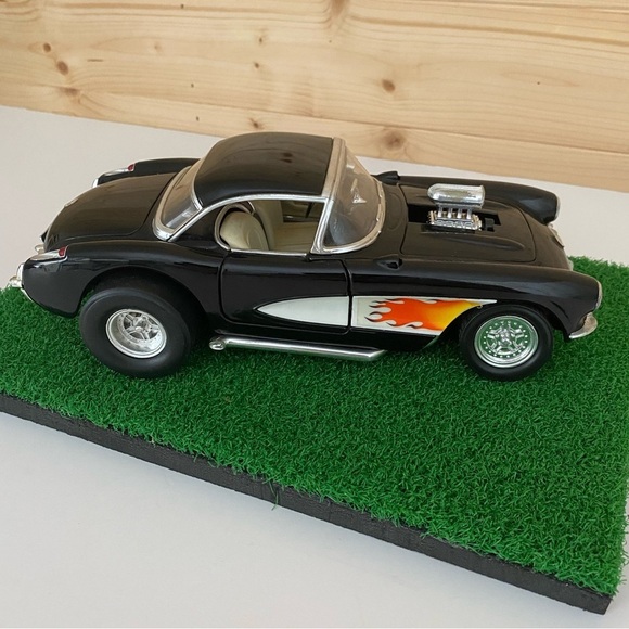 Road Legends 1957 Chevrolet Corvette Gasser 1:18 Diecast Car Black Hot Rod Flame - Picture 2 of 14